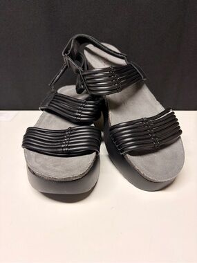 Munro Alessia Slingback Platform Sandals